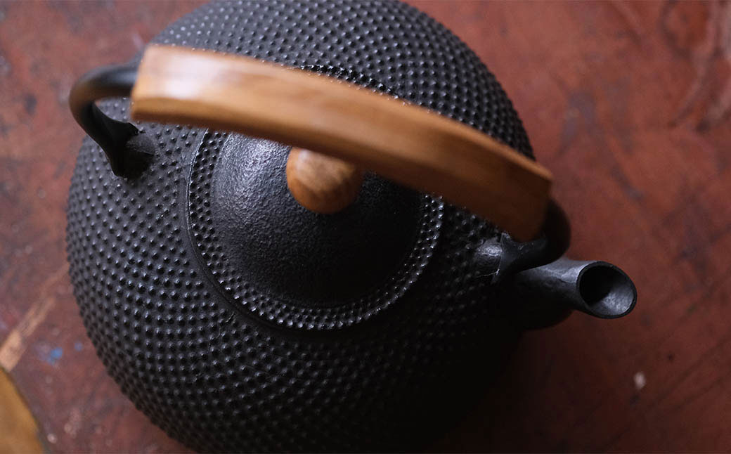 長期保管品　工房和秋金野 和秋作　１５型九重アラレ　南部鉄瓶　南部鉄器 未使用品、保管品 南部薫山工房15型九重アラレ 南部鉄瓶 南部